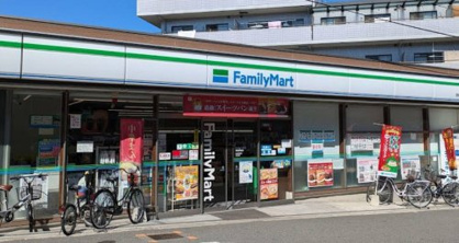 ファミリーマート 萱島駅前店の画像1