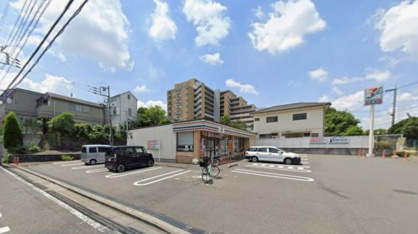 セブンイレブン多摩諏訪越通り店の画像1