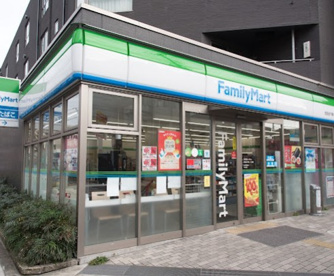 ファミリーマート 世田谷下馬一丁目店の画像1