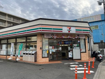 セブンイレブン横浜片倉5丁目店の画像1