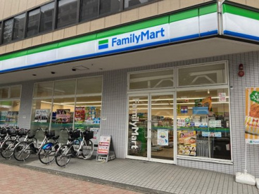 ファミリーマート新横浜三丁目店の画像1