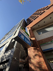 ファミリーマート北青山一丁目店の画像1