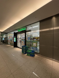 ファミリーマートメトロ外苑前店の画像1