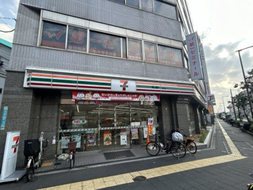 セブンイレブン大阪浜口東3丁目店の画像1