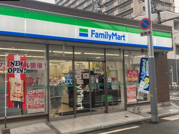 ファミリーマート 淀川三国本町店の画像1