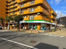 ファミリーマート鶴巻温泉駅前店