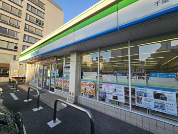 ファミリーマート 千葉本町二丁目店の画像1