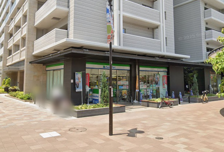 ファミリーマート東花園駅前店の画像