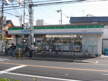 ファミリーマート三住町店