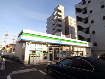 ファミリーマート　本町店