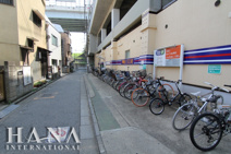 小菅駅前駐輪場