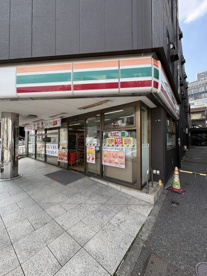 セブン-イレブン港区飯倉店の画像1