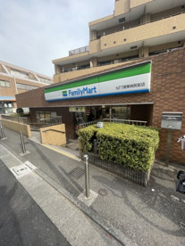 ファミリーマート　NTT関東病院前の画像1