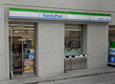 ファミリーマート 神宮前五丁目店