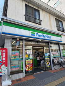 ファミリーマート 六義園店の画像1