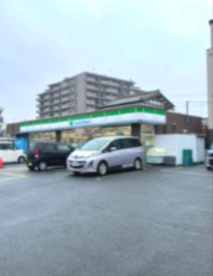 ファミリーマート三郷早稲田一丁目店の画像1