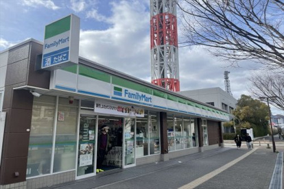 ファミリーマート　みなとじま駅前店の画像1