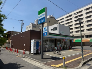 ファミリーマート高石駅前店の画像1