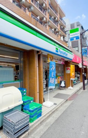 ファミリーマート 新丸子駅前店の画像1