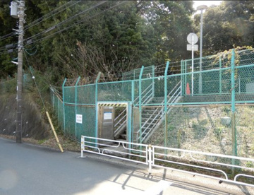横浜国立大学　東門通路の画像1