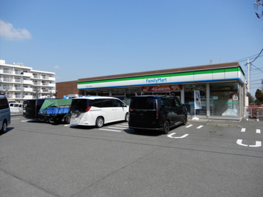 ファミリーマート横浜国立大学東店の画像1