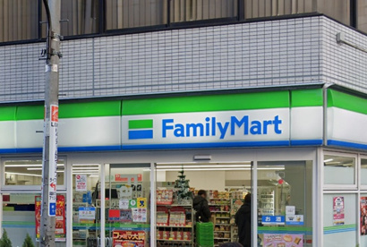 ファミリーマート 新宿御苑駅前店の画像1