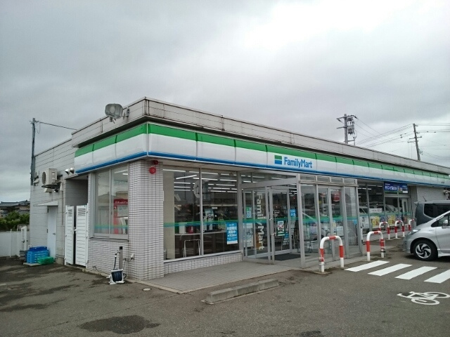 ファミリーマート 白根文京町店