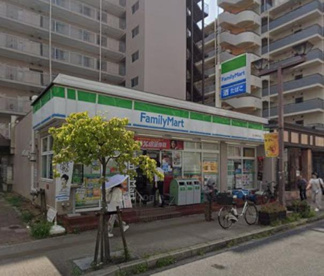 ファミリーマート 本八幡駅南口店の画像1