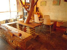 木のぬくもり溢れる店内 3rd Stone cafeの画像2