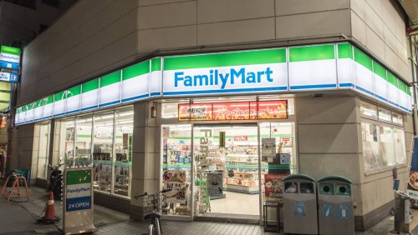 ファミリーマート 布施足代北店の画像1