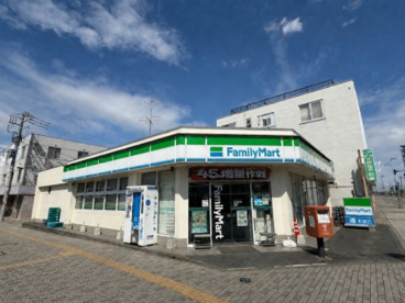 ファミリーマート 東海大学駅前店の画像1
