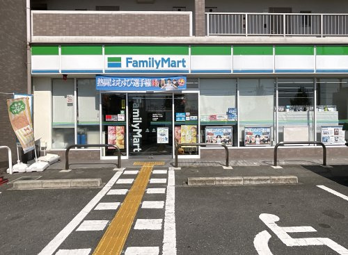ファミリーマート【高槻川西町一丁目店】の画像