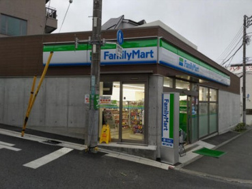ファミリーマート 三軒茶屋二丁目店の画像1