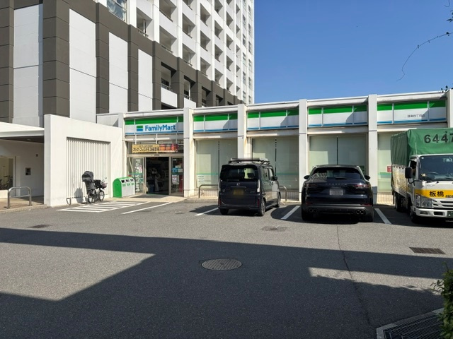 ファミリーマート港南四丁目店