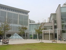 目黒区立八雲中央図書館 