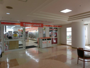 店外は広々としたスペースとなっており、ゆっくりとくつろぐことができます。 セイコーマート 手稲渓仁会3階店の画像4
