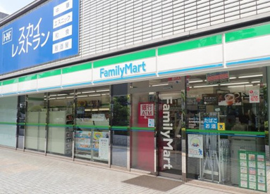 ファミリーマート　海浜幕張駅北口店の画像1