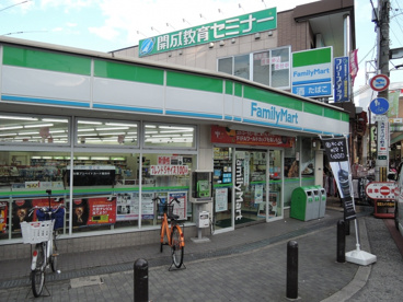 ファミリーマート一津屋三丁目店の画像1