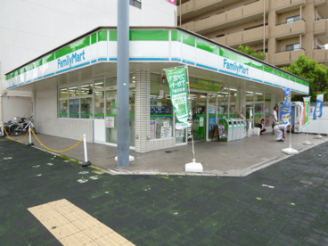 ファミリーマート鶴舞店の画像1