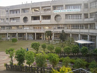 那覇市立寄宮中学校の画像1