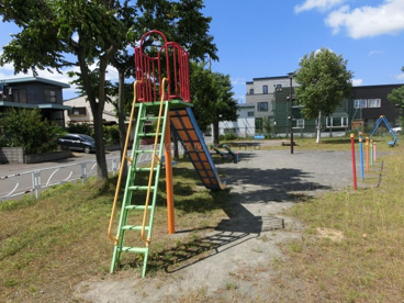 遊具はたくさんあり、たくさんの子供が遊べるようにしています!! 富丘にこにこ公園の画像2