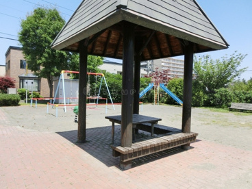 日差しが強い時には、日差しを遮る休憩場も用意されています!! 手稲ビーバー公園の画像5