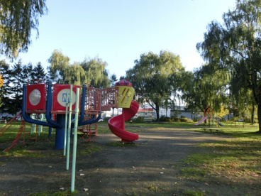 遊具はいろいろな形をしているので、子供たちが喜ぶでしょう!! 北発寒公園の画像2