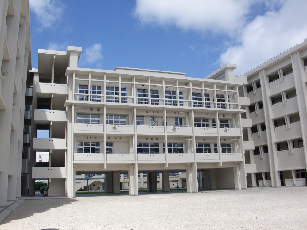沖縄県立那覇高校の画像