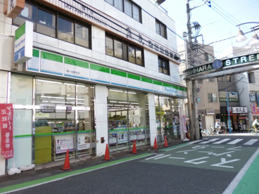 ファミリーマート 幡ヶ谷駅南店の画像1