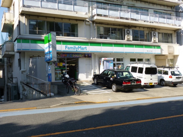 ファミリーマート幡ヶ谷３丁目店の画像1