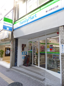 ファミリーマート幡ヶ谷駅北口店の画像1