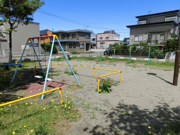 住宅街の小さな公園 星置 ひばり公園の画像2