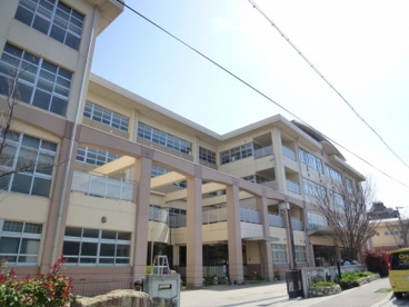 宝塚市立 宝塚第一小学校の画像2