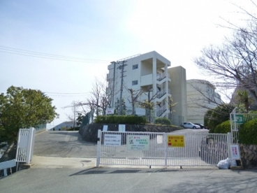 宝塚市立 逆瀬台小学校の画像1
